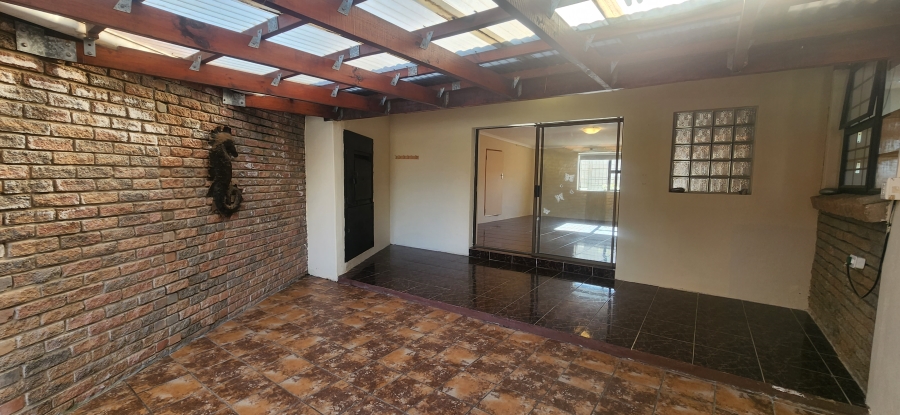 5 Bedroom Property for Sale in Dana Bay Western Cape